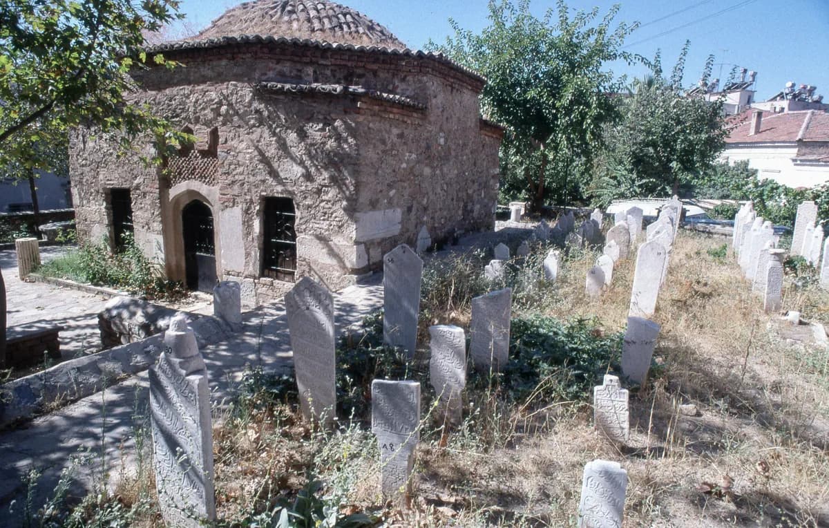Tarihi Aşağı Tulgalı (Hüseyin Bey) Kümbeti