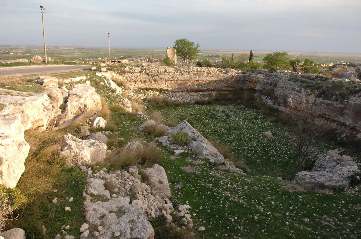Tarihi Aya Tekla (Azize Thekla) Yeraltı Kilisesi ve Ören Yeri (MS 1. Yy)