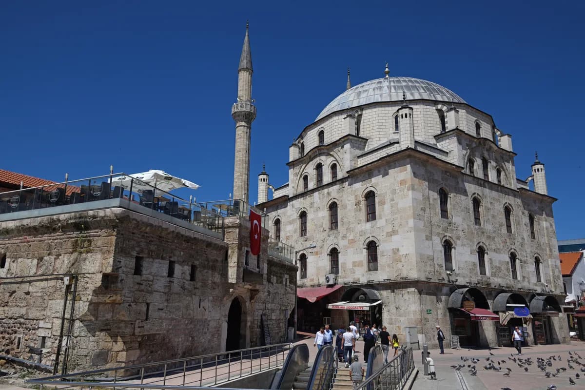 Tarihi Bolu Taşhan (M.S. 1804 Osmanlı Kervansarayı)