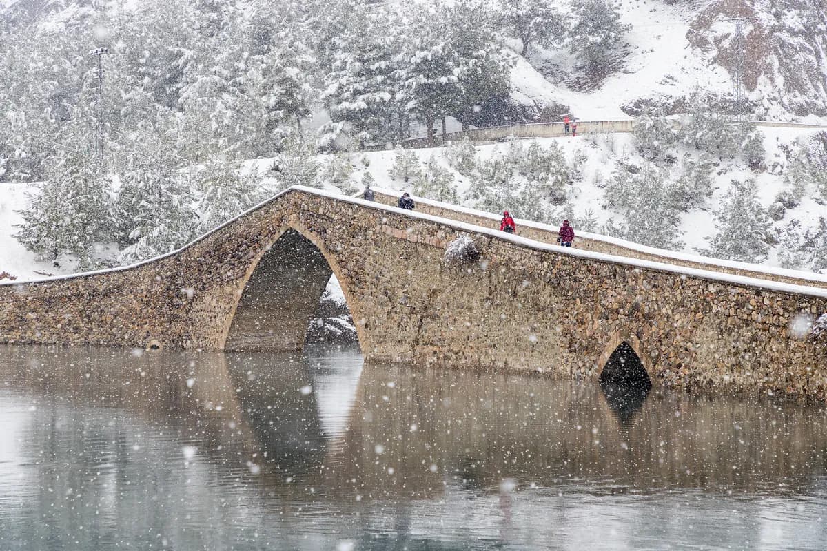 Tarihi Çandarlı Taş Köprüsü (Ceyhan Nehri - Elbistan)