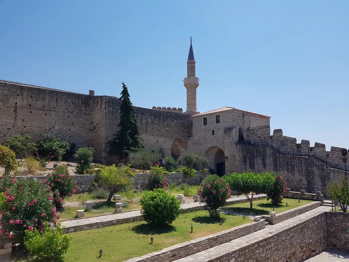 Tarihi Çeşme Kalesi ve Arkeoloji Müzesi (Sultan II. Bayezid - 1508)