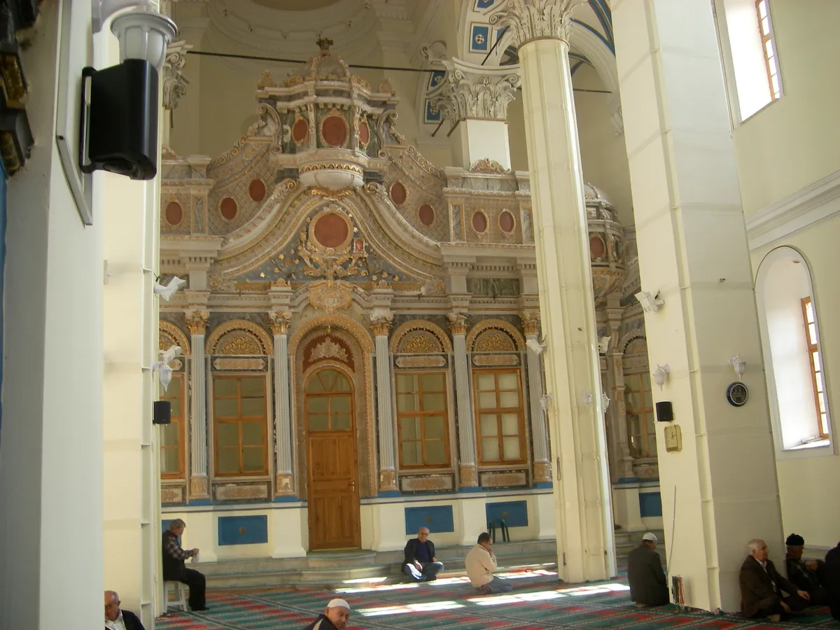 Tarihi Çınarlı Cami (Orhan Gazi Camii)