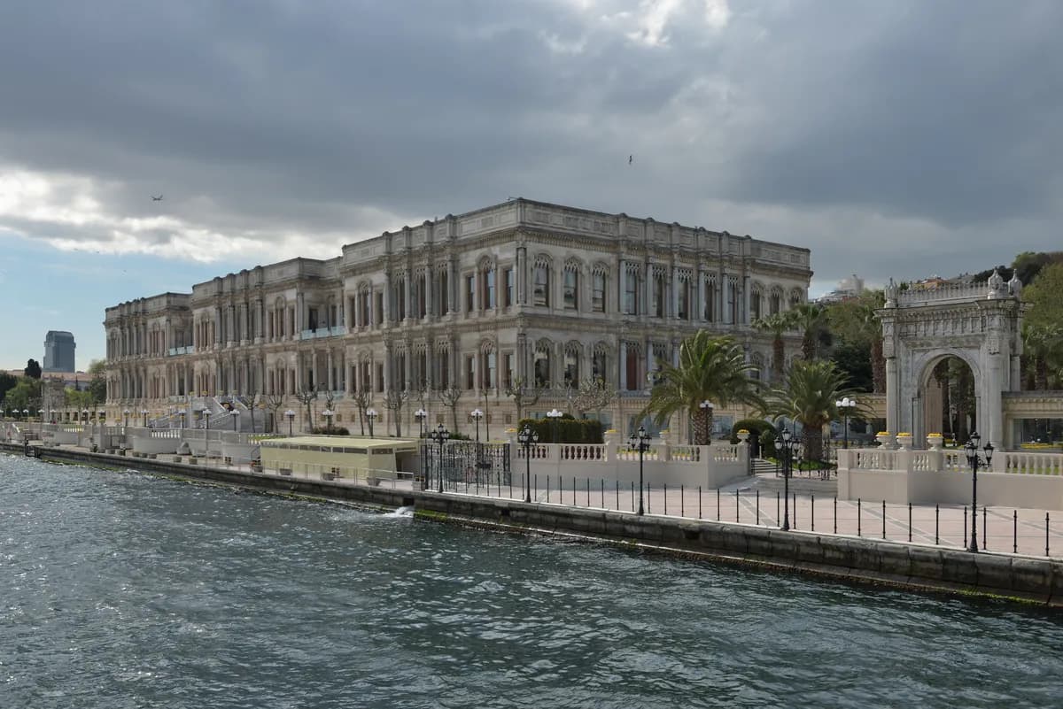 Tarihi Çırağan Sarayı (1871)