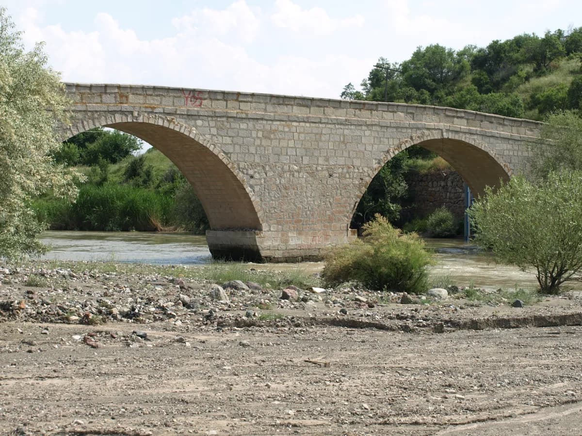 Tarihi Develioğlu Köprüsü (Selçuklu)