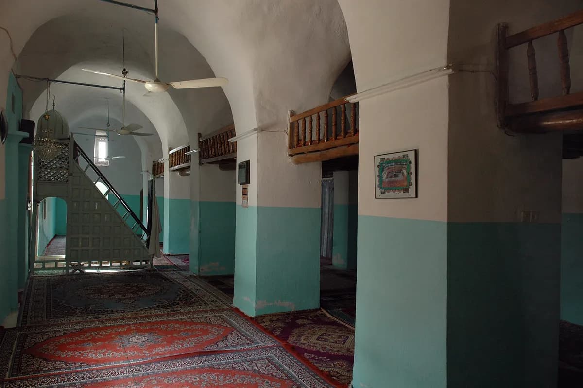 Tarihi El-Rızk Camii ve Çifte Merdivenli Minaresi