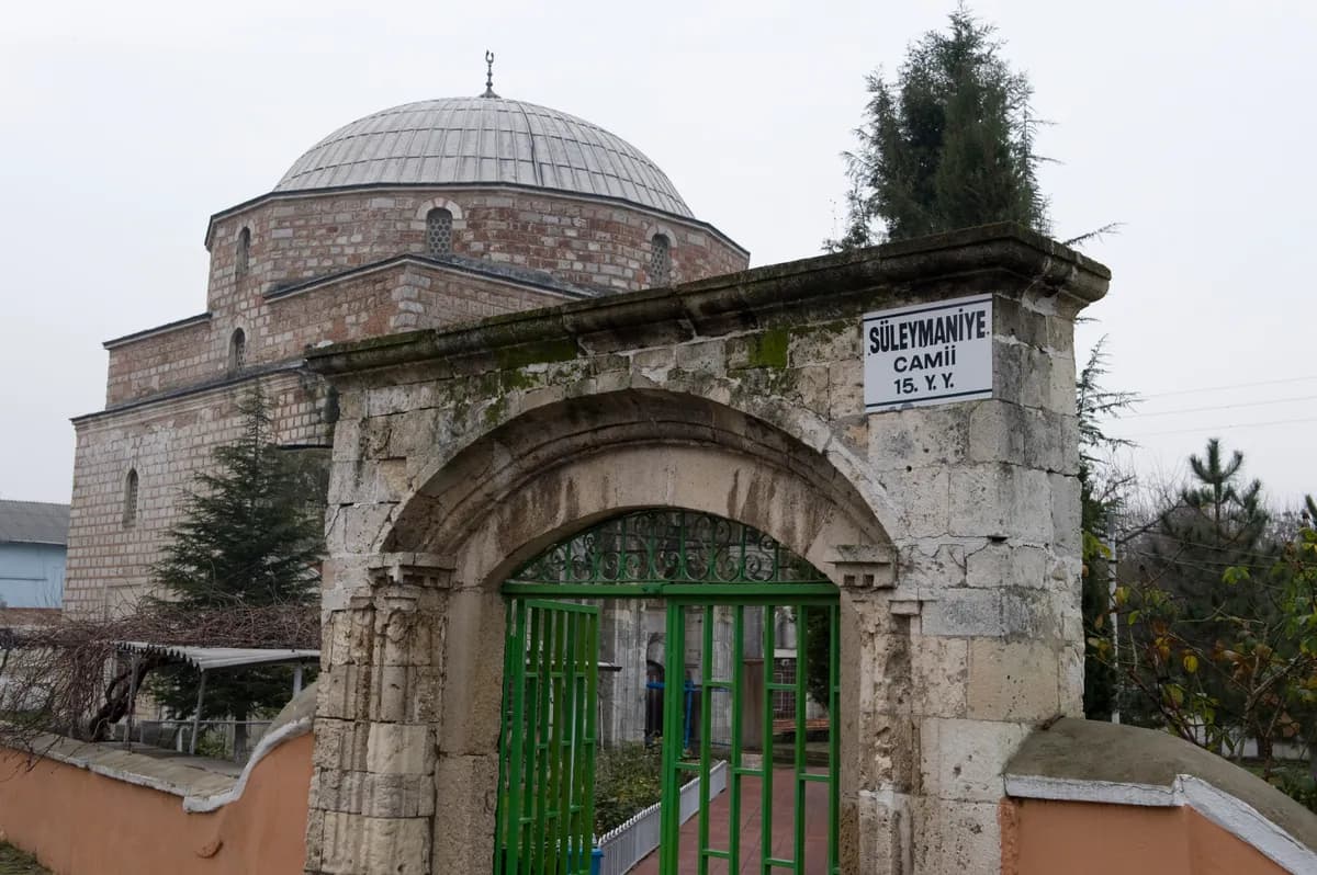 Tarihi Gazi Süleyman Paşa Camii & Hamamı (M.S. 1335 Orhan Gazi Dönemi)