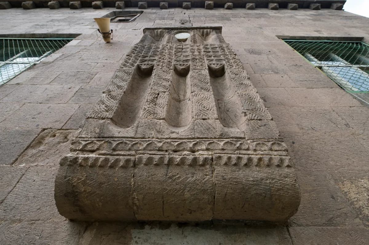 Tarihi Gökmeydan Camii ve Minaresi