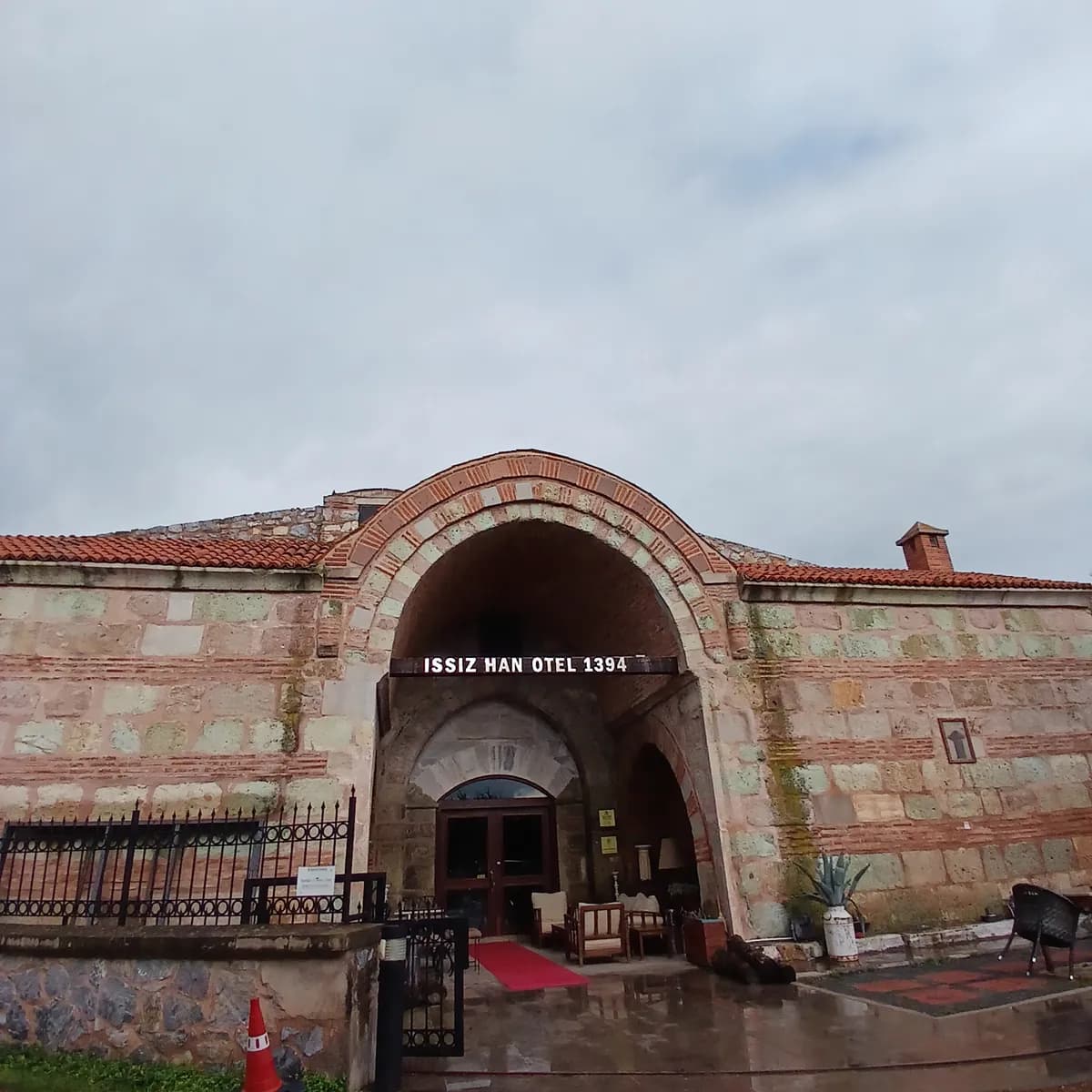 Tarihi Issız Han Kervansarayı (M.S. 1394 Sultan Yıldırım Bayezid)