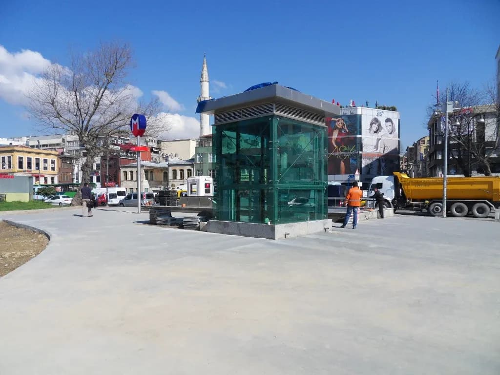 Tarihi Kadıköy Çarşısı ve Osmanağa Camii (1612)