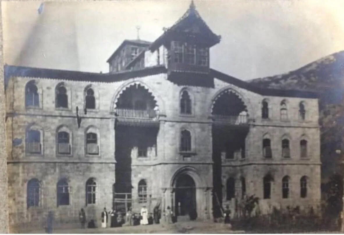 Tarihi Kelat Sarayı ve Kalesi Kalıntıları (Nehri Vadisi Kalesi)