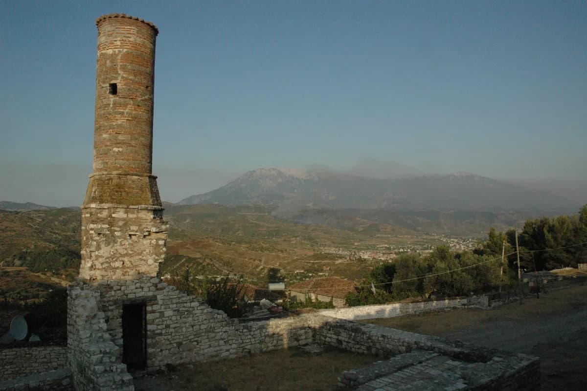 Tarihi Kırmızı Cami ve Medresesi