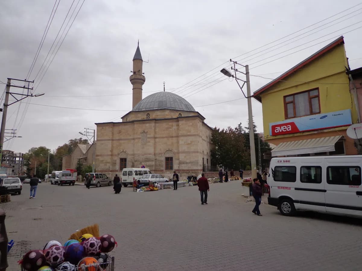 Tarihi Kışla Camii ve Haziresi (Gümüşova)