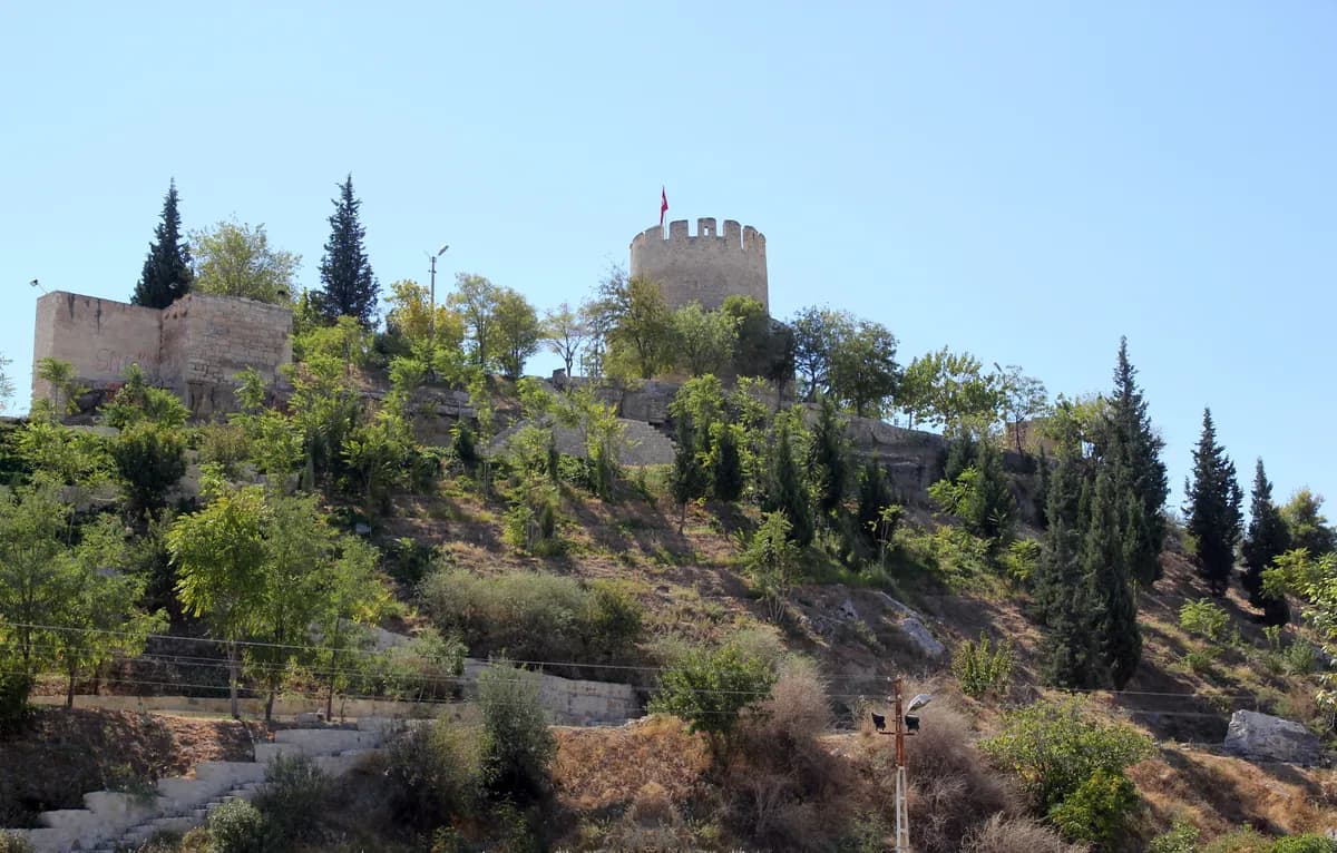 Tarihi Mut Kalesi (Karamanoğulları - 14. Yüzyıl)