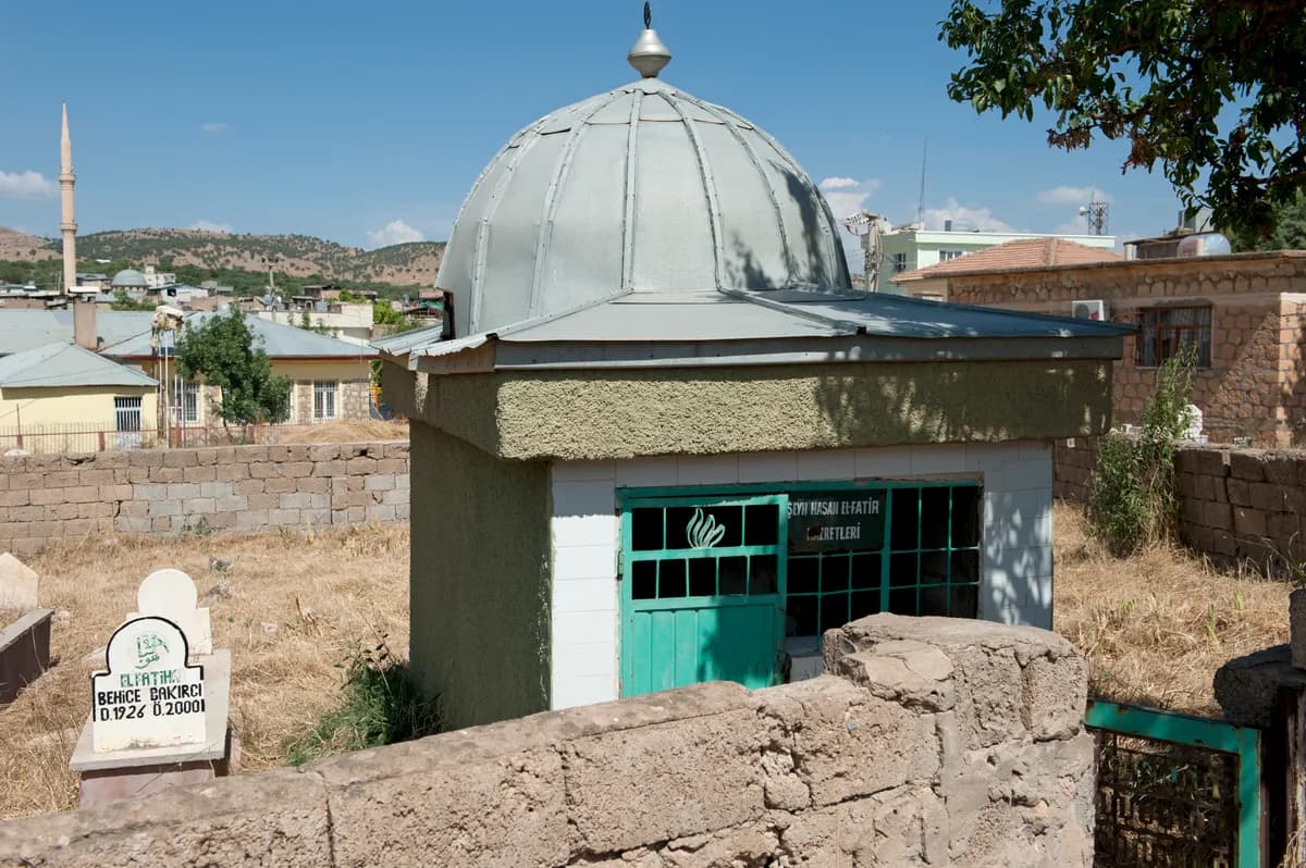 Tarihi Şeyh Hasan El-Biğğeç Türbesi ve Ziyaretgahı