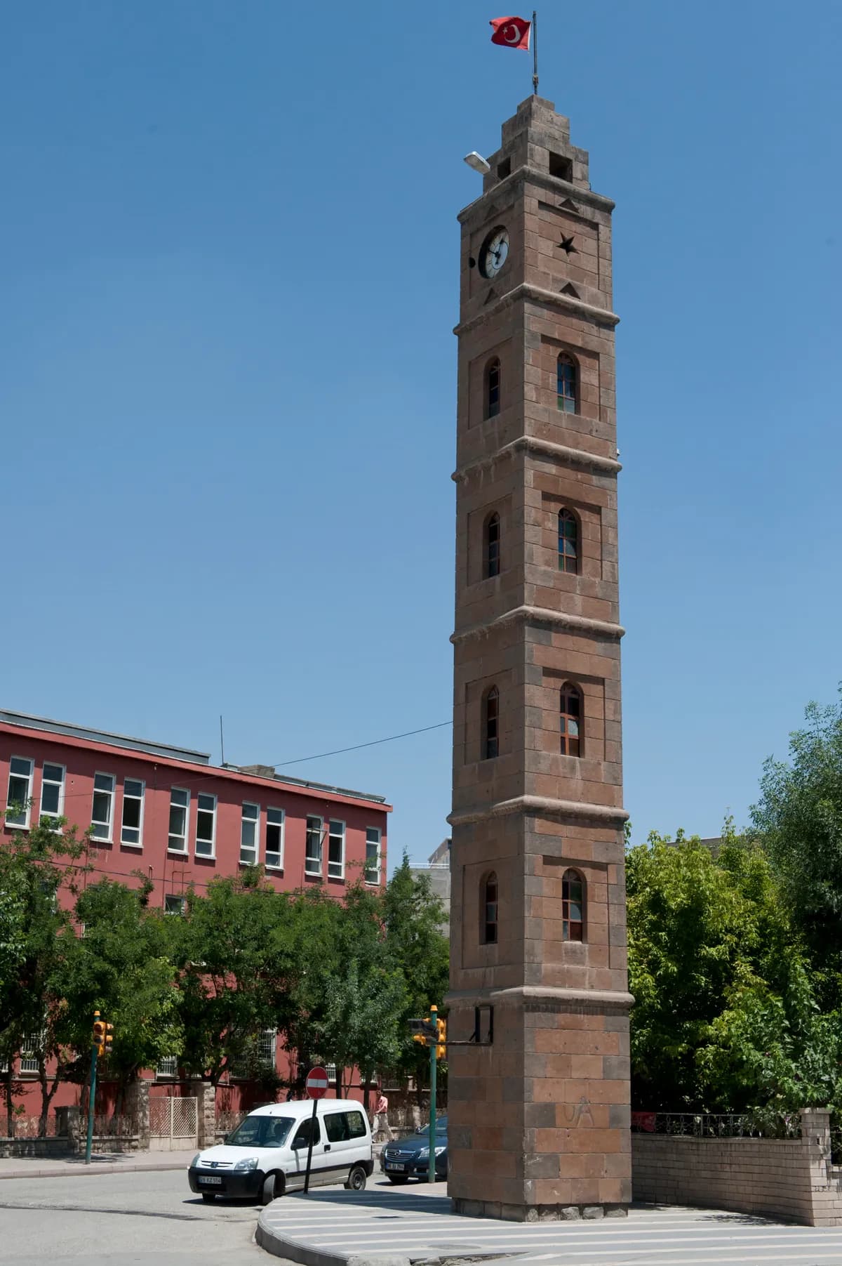 Tarihi Siirt Saat Kulesi ve Hükümet Meydanı