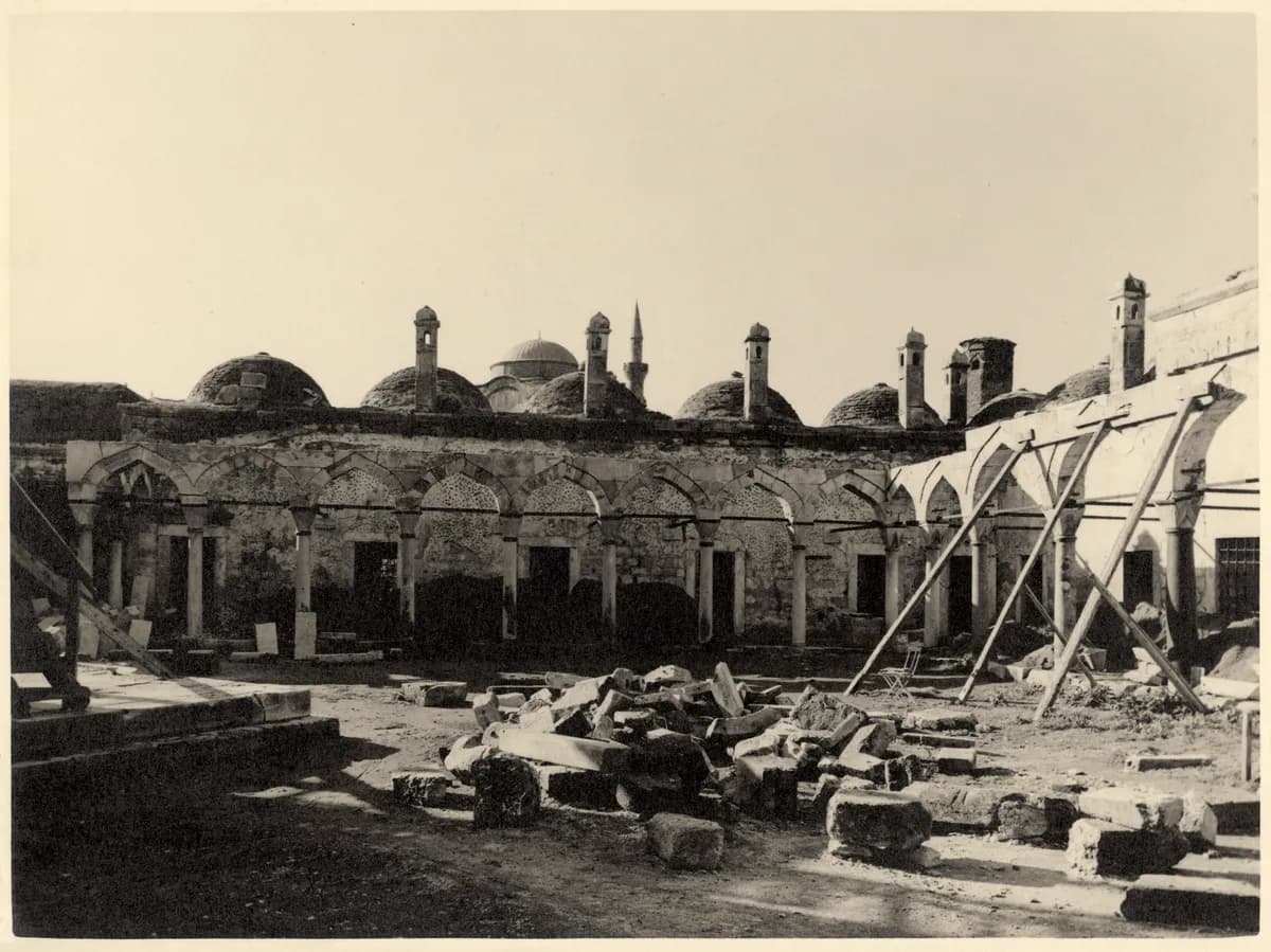 Tarihi Sinan Paşa Külliyesi & Camii (M.S. 1573 Mimar Sinan Eseri)