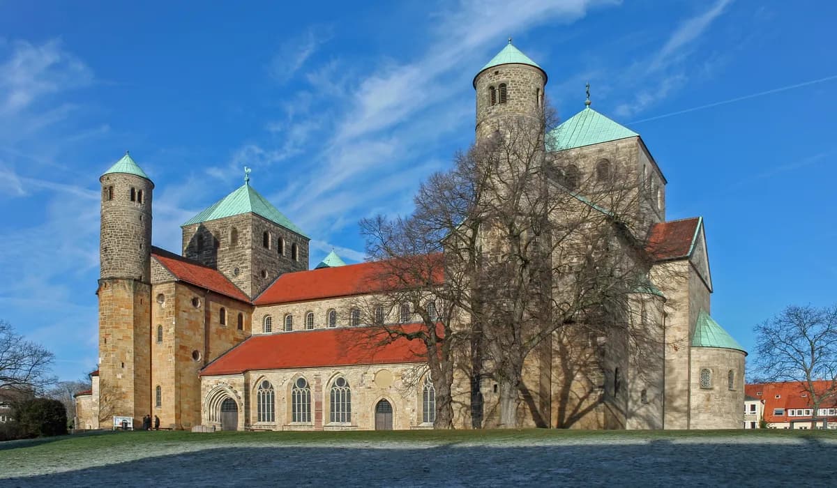 Tarihi St. Michael Kilisesi ve Ortamahalle Müzesi