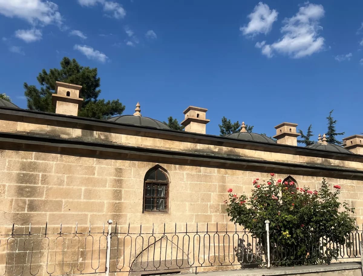 Tarihi Taşhan ve Yemeniciler Arastası