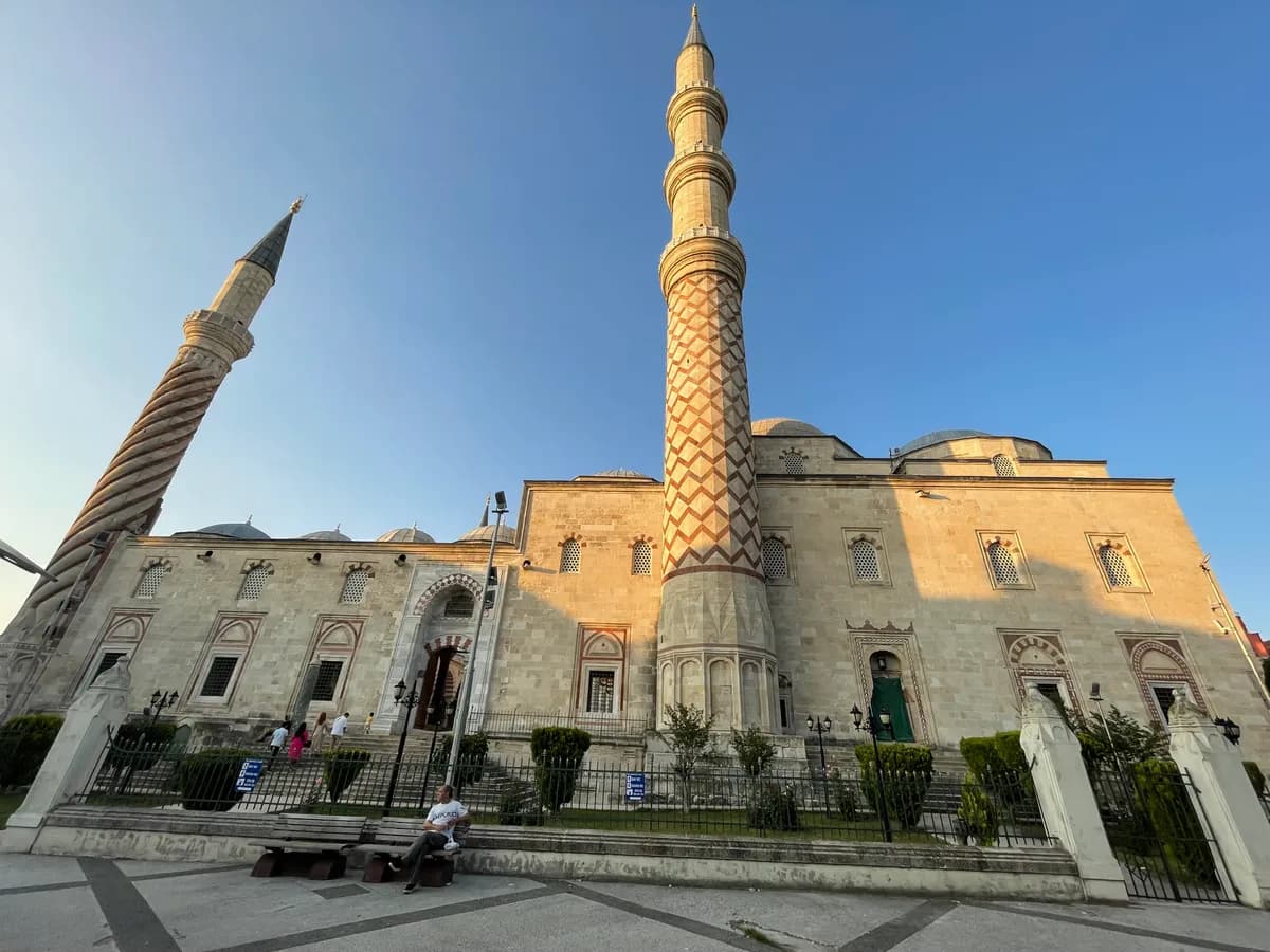 Tarihi Üç Şerefeli Cami