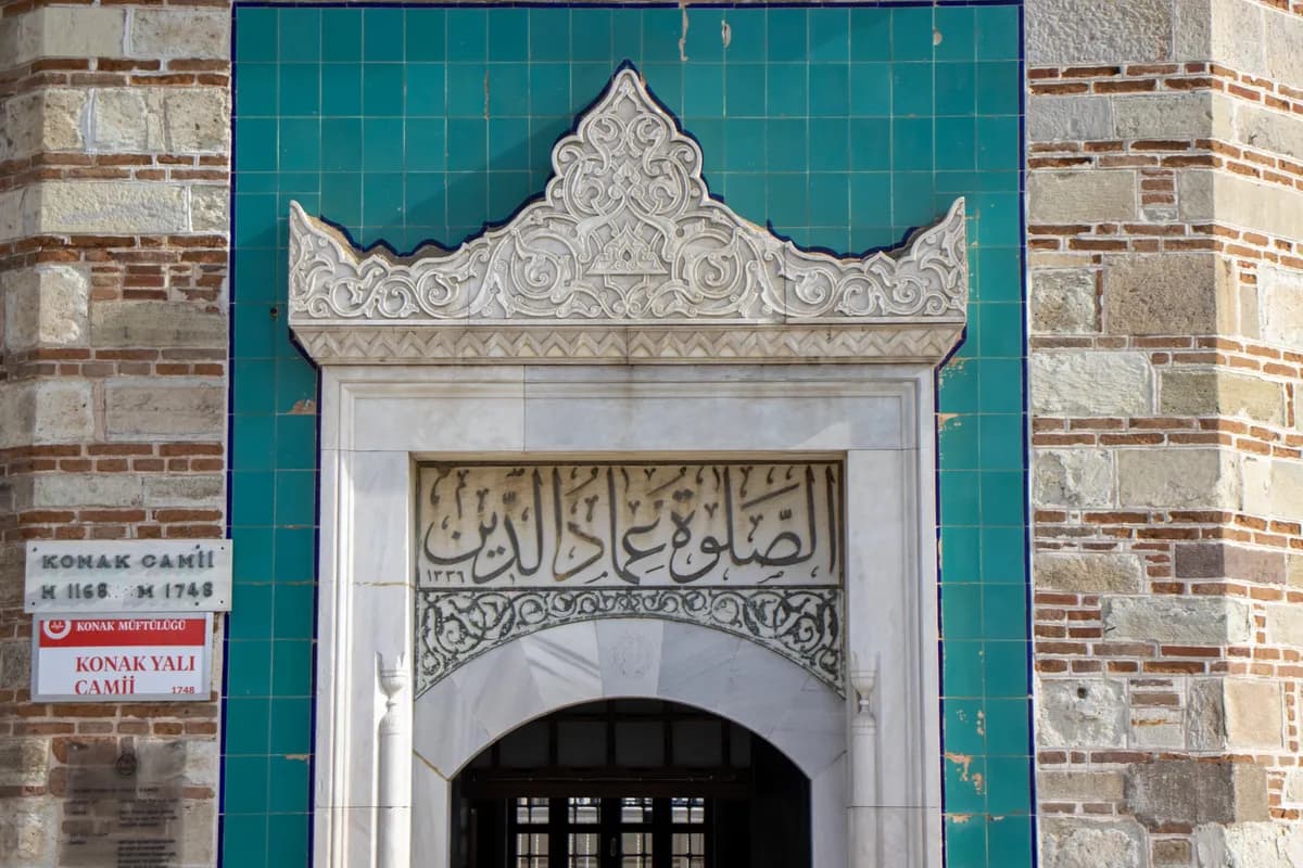Tarihi Yalı Camii (1854 Çanakkale Boğazı Kıyısı Mabedi)