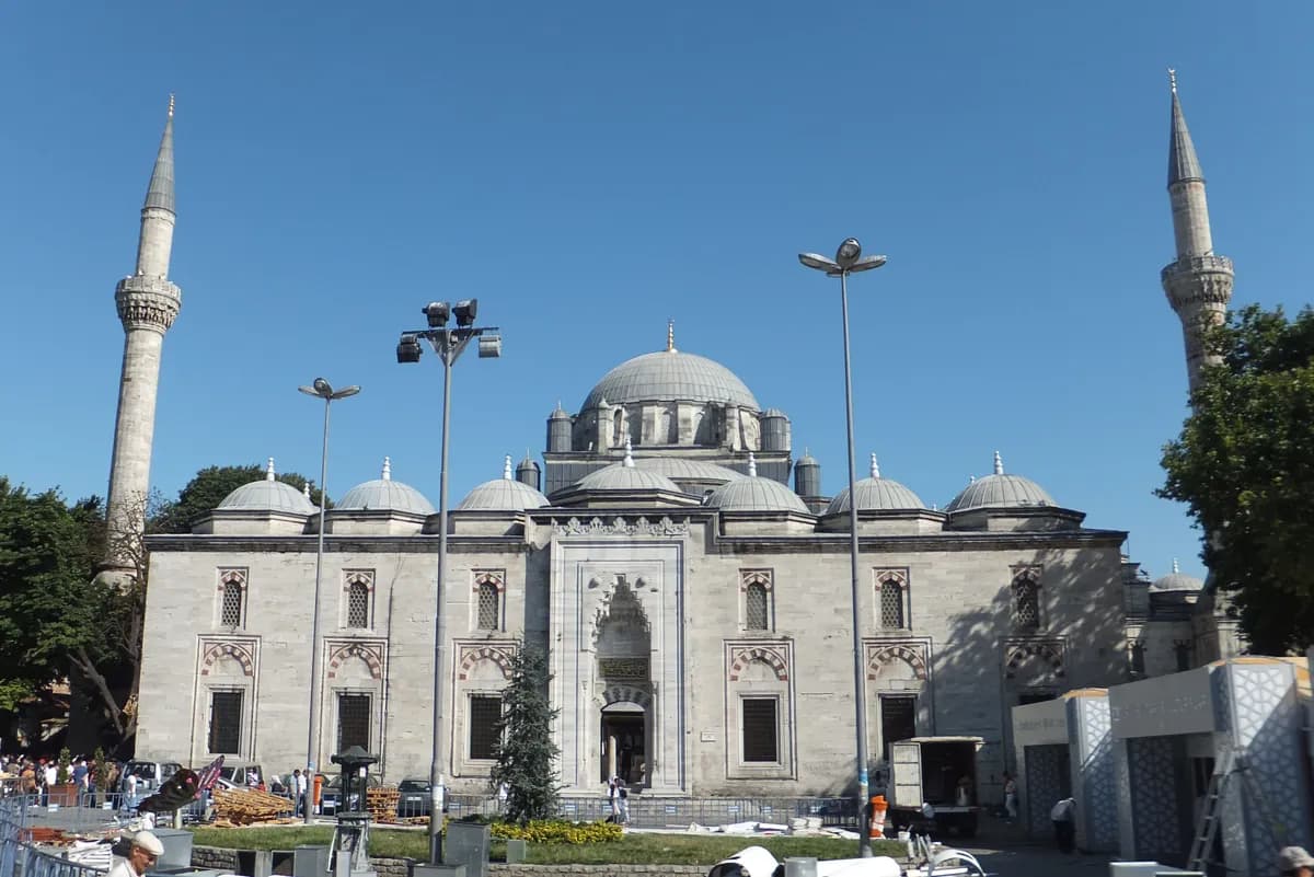 Tarihi Yıldırım Bayezid Camii & Hamamı (M.S. 1382 Erken Osmanlı)