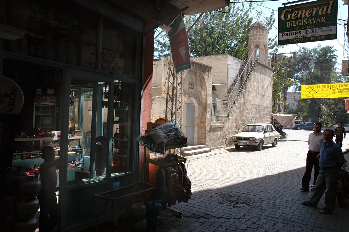 Tarihi Yukarı Tekke Camii