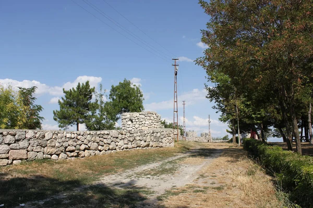 Tarihi Zile Kalesi Saat Kulesi
