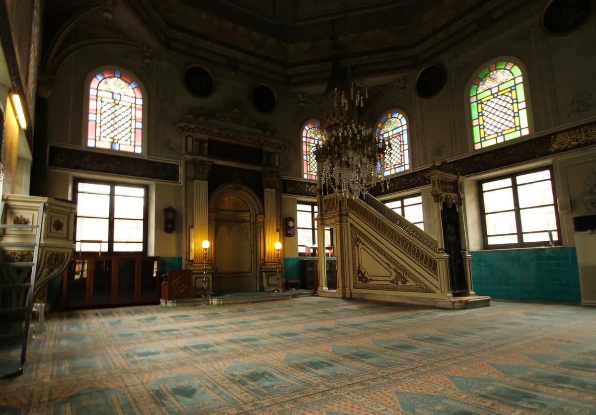 Teşvikiye Camii ve Tarihi Nişantaşı Taşları (1794 - 1853)