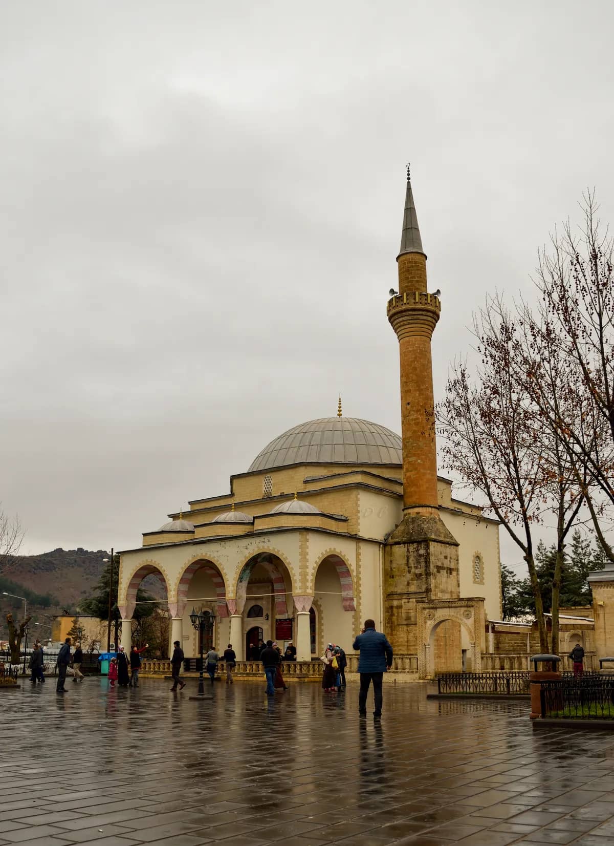 Veysel Karani Külliyesi ve Türbesi