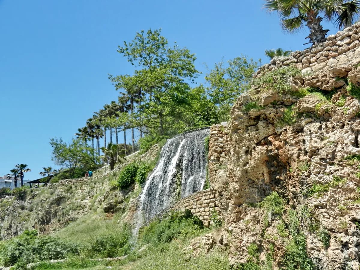 Yavuz Özcan Parkı ve Falez Şelalesi