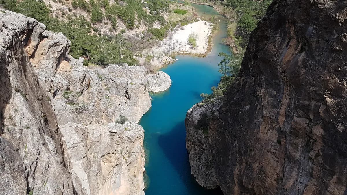 Yerköprü Şelalesi Tabiat Anıtı ve Kanyonu (Doğal Traverten Köprüsü)