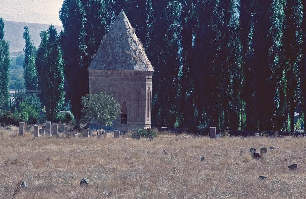 Yeşilalıç (Pagan) Kalesi ve Taş Kapı (Urartu Açık Hava Tapınağı)