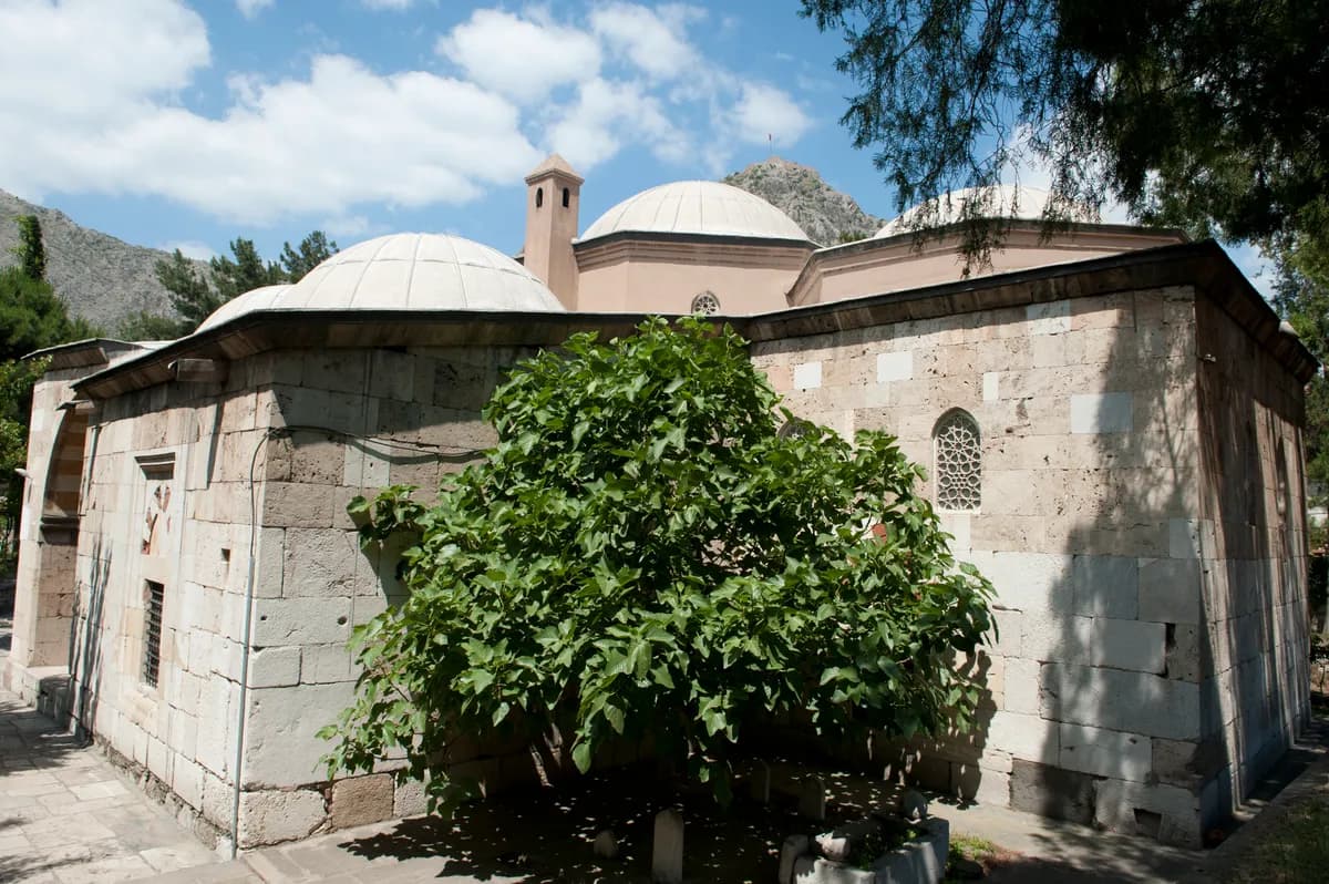 Yörgüç Paşa Camii (1429)