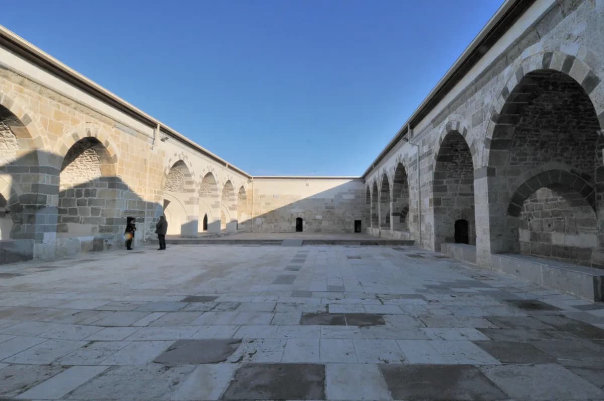 Zazadın Hanı Kervansarayı